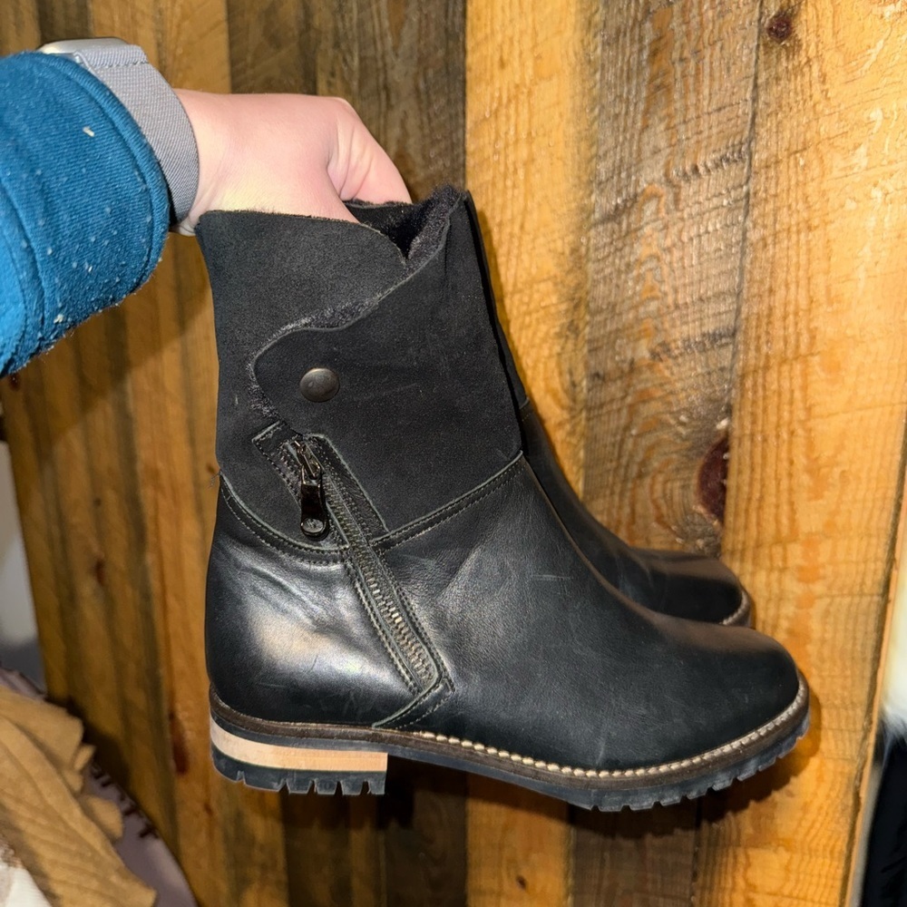 Elegant Black Winter Boots